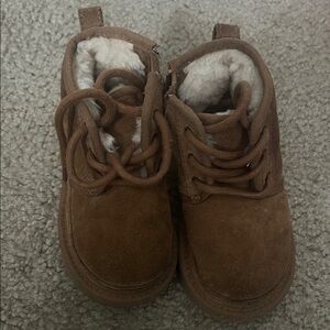 Kids Uggs boots size 8